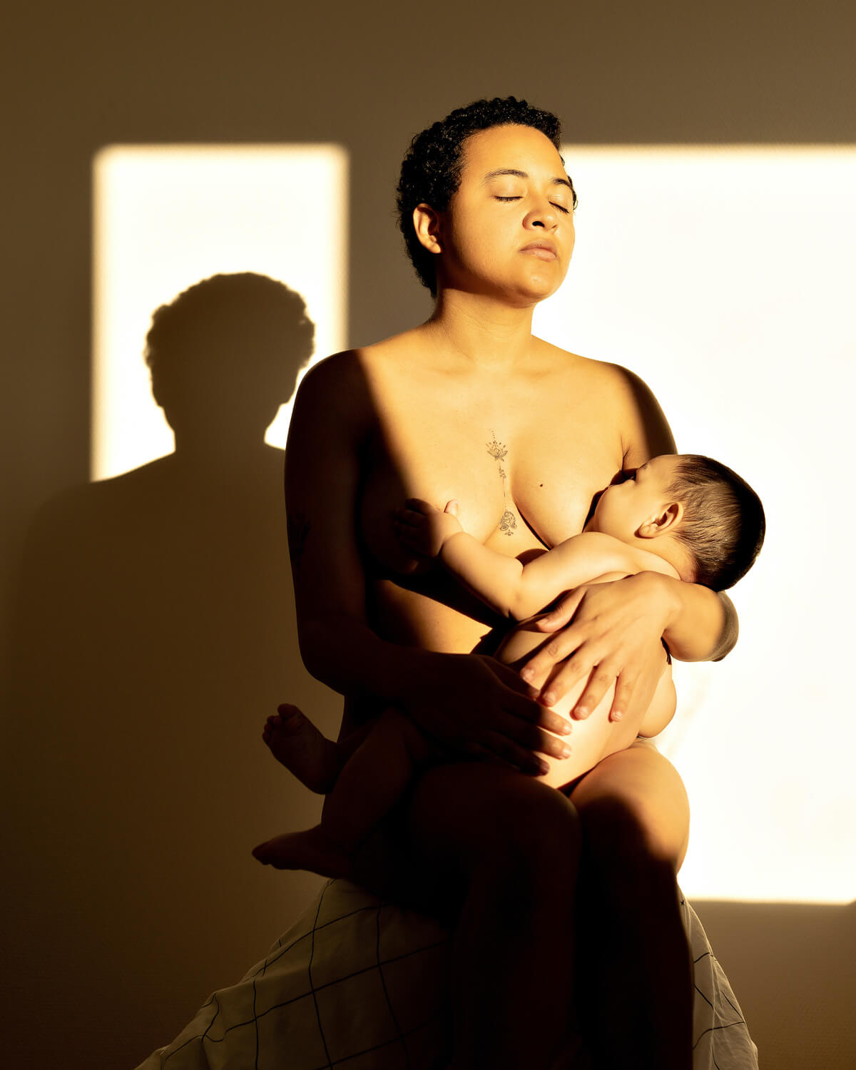 Mama Glow - Mama Glow - Pleasure During Birth. The nipples are a
